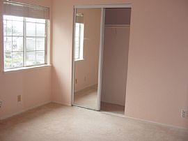 Spacious 3 Bedroom Townhouse on SF Border with Amazing Views  in Daly City, CA (Photo 8 of 12)