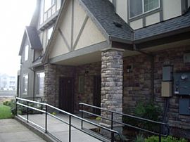 Modern 2 Bedroom Condo - Quaint Kitchen with Upgrades in Hillsboro, OR (Photo 2 of 7)