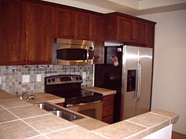 Modern 2 Bedroom Condo - Quaint Kitchen with Upgrades in Hillsboro, OR (Photo 4 of 7)