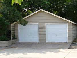 Fabulous 6 Bedroom Student/Family Home in Great Condition in Saint Paul, MN (Photo 2 of 12)