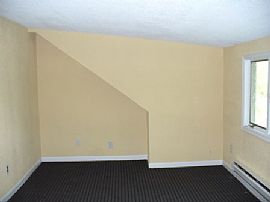 Fabulous 6 Bedroom Student/Family Home in Great Condition in Saint Paul, MN (Photo 9 of 12)