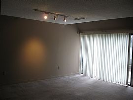 Spacious, 2 Bedroom, 3 Story Townhome - Pet Friendly  in Baltimore, MD (Photo 4 of 10)