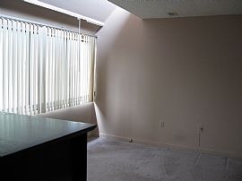 Spacious, 2 Bedroom, 3 Story Townhome - Pet Friendly  in Baltimore, MD (Photo 6 of 10)