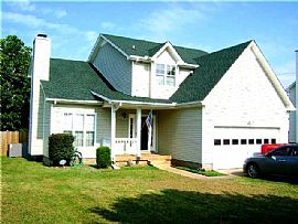 Beautiful, Spacious 3 Bedroom Home in a Perfect Location in Clarksville, TN