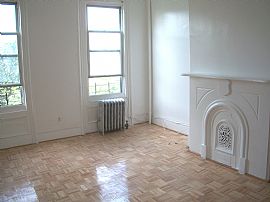 Large 1 Bedroom Apartment in Crown Heights with Hardwood Floors in Brooklyn, NY (Photo 3 of 4)