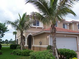 Beautiful 3 Bedroom Townhouse with 2 Car Garage in Cape Coral, FL