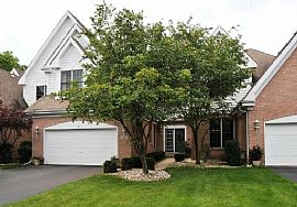 Exceptional 2 Bedroom Townhouse with Golf Course View!! in Naperville, IL