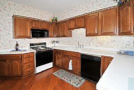 Exceptional 2 Bedroom Townhouse with Golf Course View!! in Naperville, IL (Photo 4 of 8)