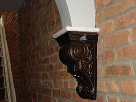 Beautiful, Remodeled 2 Bedroom Townhouse with Hardwood Floors in Baltimore, MD (Photo 3 of 11)