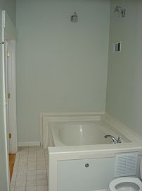 Beautiful, Remodeled 2 Bedroom Townhouse with Hardwood Floors in Baltimore, MD (Photo 4 of 11)
