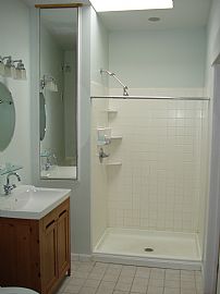 Beautiful, Remodeled 2 Bedroom Townhouse with Hardwood Floors in Baltimore, MD (Photo 6 of 11)