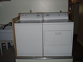 Beautiful, Remodeled 2 Bedroom Townhouse with Hardwood Floors in Baltimore, MD (Photo 7 of 11)