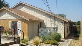 Large 3 Bedroom Duplex Fabolous Remodel in San Marcos, TX