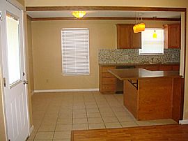 Large 3 Bedroom Duplex Fabolous Remodel in San Marcos, TX (Photo 9 of 9)