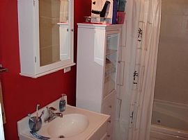 Spacious 2 Bedroom Condo Near Lake Shore in Chicago, IL (Photo 2 of 6)