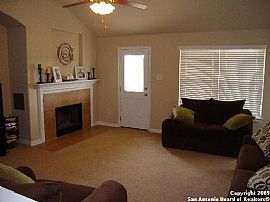 Gorgeous 3 Bedroom Home with Open Floor Plan in San Antonio, TX (Photo 3 of 7)