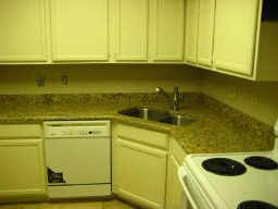 Perfect 2 Bedroom Townhouse in Great Location in Dallas, TX (Photo 4 of 6)