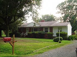 Magnificent 3 Bedroom Home - 5 Miles From Downtown in Richmond, VA