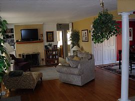 3 Br 2 Ba Corner Beauty in Norfolk, VA (Photo 4 of 5)