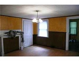 Superb 2 Bedroom Home with Updated Kitchen - Available Now!! in Pittsburgh, PA (Photo 2 of 4)