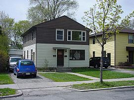 Lovely 3 Bedroom Upper Apartment near Villard and Sherman Blvd in Milwaukee, WI