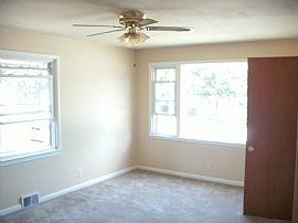 Lovely 3 Bedroom Upper Apartment near Villard and Sherman Blvd in Milwaukee, WI (Photo 2 of 5)