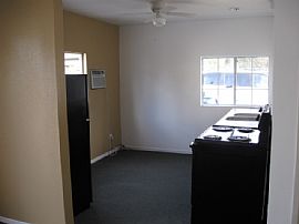 Beautiful 2 Bedroom Home with Unattached Cottage - Available in Escondido, CA (Photo 4 of 7)