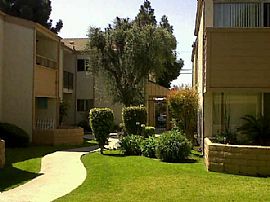 Nice 2 Bedroom Apartment in Warm and Welcoming Environment in Long Beach, CA (Photo 2 of 4)