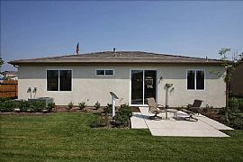 Fully Furnished Home 4 Rent with Lawn Care in Fresno, CA (Photo 11 of 12)