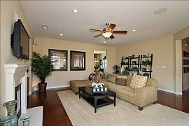 Fully Furnished Home 4 Rent with Lawn Care in Fresno, CA (Photo 3 of 12)