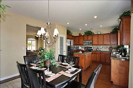 Fully Furnished Home 4 Rent with Lawn Care in Fresno, CA (Photo 4 of 12)