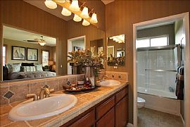 Fully Furnished Home 4 Rent with Lawn Care in Fresno, CA (Photo 6 of 12)