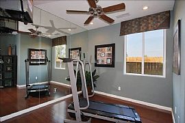 Fully Furnished Home 4 Rent with Lawn Care in Fresno, CA (Photo 7 of 12)