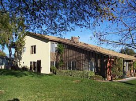 Lovely 2 Bedroom Condo with  Hardwood Floors Throughout in San Diego, CA