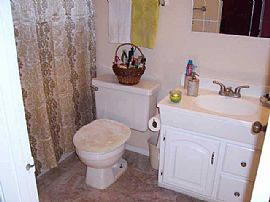 Lovely 2 Bedroom Condo with  Hardwood Floors Throughout in San Diego, CA (Photo 3 of 6)