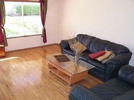 Lovely 2 Bedroom Condo with  Hardwood Floors Throughout in San Diego, CA (Photo 4 of 6)