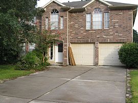 Exceptional 4 Bedroom Home in Imperial Oaks with Pool in The Woodlands, TX