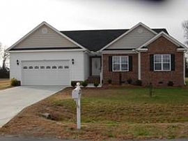 Custom 3 Bedroom Home with Lots of Upgraded Features in Princeton, NC