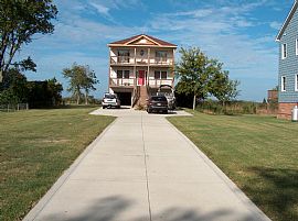 Scenic 4 Bedroom Home with Waterfront Views in Hampton, VA (Photo 2 of 7)