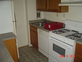 Spacious 1 Bedroom Apartment Plus Den in Washington, DC (Photo 2 of 5)