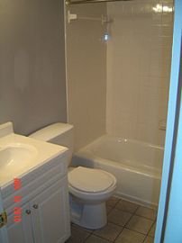 Spacious 1 Bedroom Apartment Plus Den in Washington, DC (Photo 3 of 5)