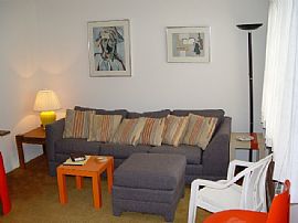 Charming 1 Bedroom Apartment with Spacious Grounds  in Dekalb, IL (Photo 3 of 7)