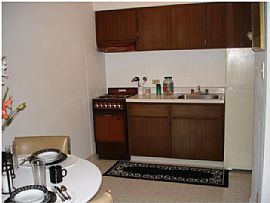 Charming 1 Bedroom Apartment with Spacious Grounds  in Dekalb, IL (Photo 6 of 7)