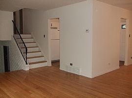 Exceptional 3 Bedroom Home - Available September 1st in Country Club Hills, IL (Photo 3 of 8)