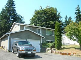 Beautiful 4 Bedroom Home with 2 Car Garage  in Kirkland, WA