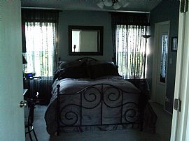 Beautiful !!! Upgraded Townhouse in Streamwood, IL (Photo 2 of 4)