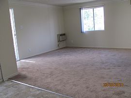 Spacious Floorplans, Beautiful Quiet Community with a Huge Pool in Northridge, CA (Photo 3 of 10)