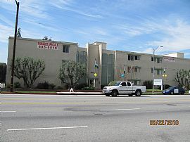 Spacious Floorplans, Beautiful Quiet Community with a Huge Pool in Northridge, CA (Photo 7 of 10)