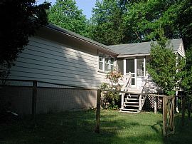 3/4 Br, 2 Acre Lot, Quiet Cul-De-Sac House  in Carlisle, MA (Photo 2 of 7)