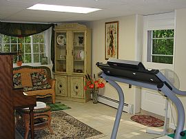 3/4 Br, 2 Acre Lot, Quiet Cul-De-Sac House  in Carlisle, MA (Photo 6 of 7)